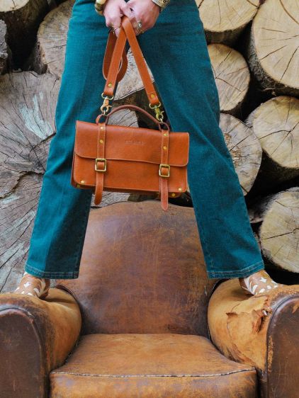 L'Enveloppe Réédition – Cognacfarben geölt