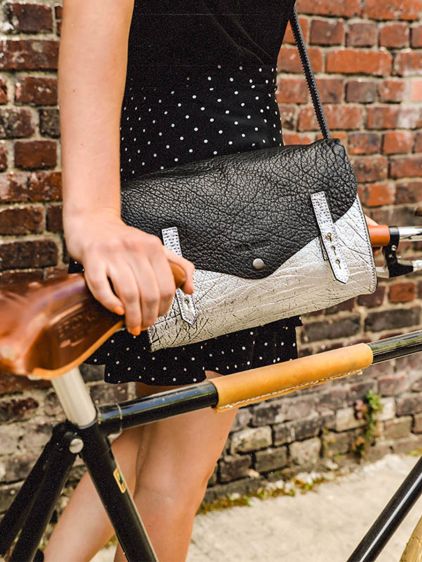 L'Indispensable – Silber / Schwarz