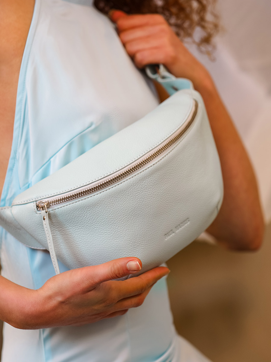 Foto-Material-Gürteltasche-Leder-blau-LaBanane-Pastel-Bläue-Paul-Marius-M503-PT-BLU