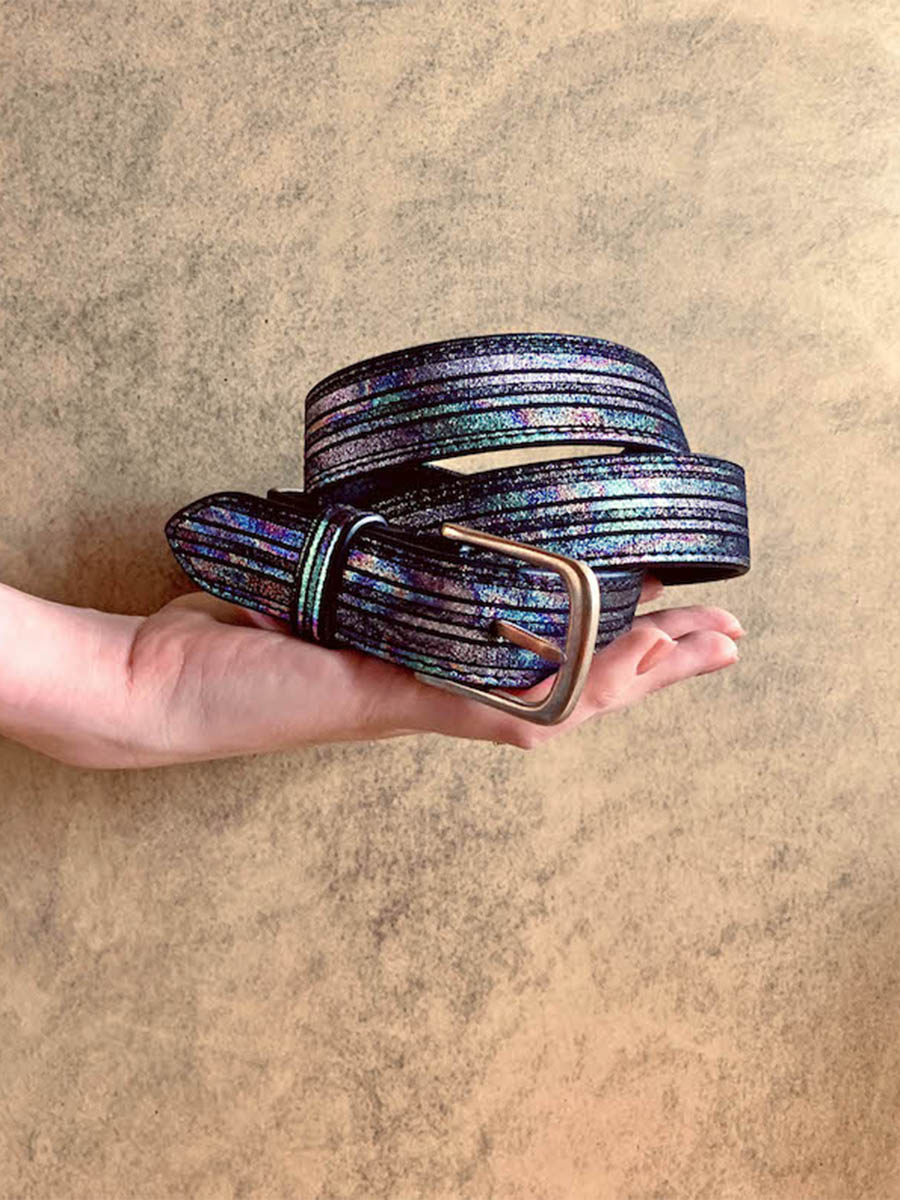 Foto-Rückansicht-Ledergürtel-für-Damen-und-Herren-mehrfarbig-mit-holografischer-Schnalle-Paul-Marius-LB-115-PRP