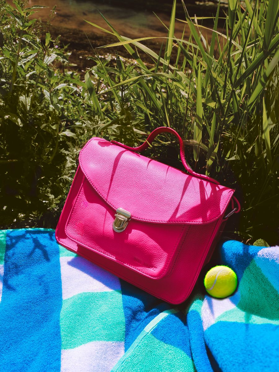 Fotoansicht-Vorderseite-Umhängetasche-Leder-rosa-Mademoiselle-George-Sorbet-Himbeere-Paul-Marius-W05-SB-PI