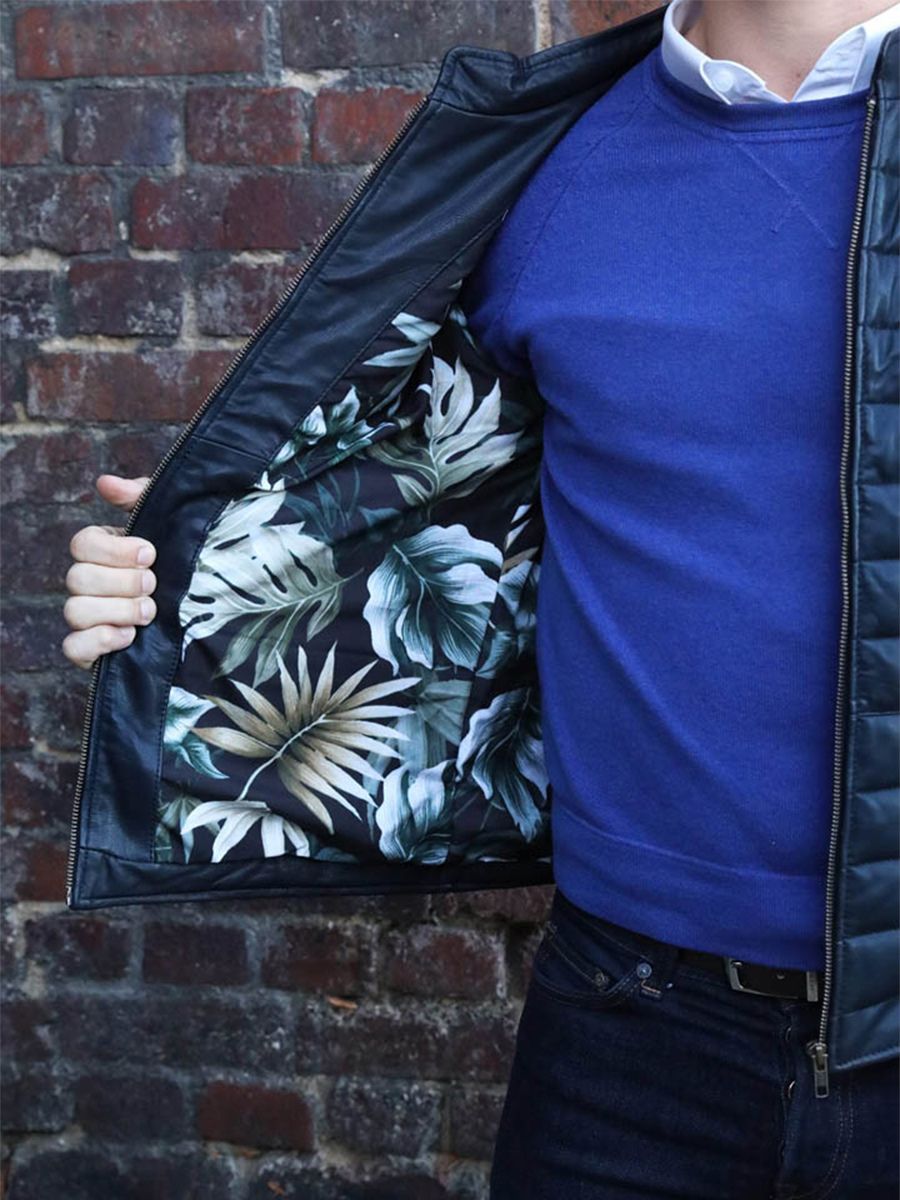 Foto-Seitenansicht-Herren-Daunenjacke-aus-schwarzem-Leder-Ladoudoune-Herren-schwarz-Paul-Marius-WCM-B-S