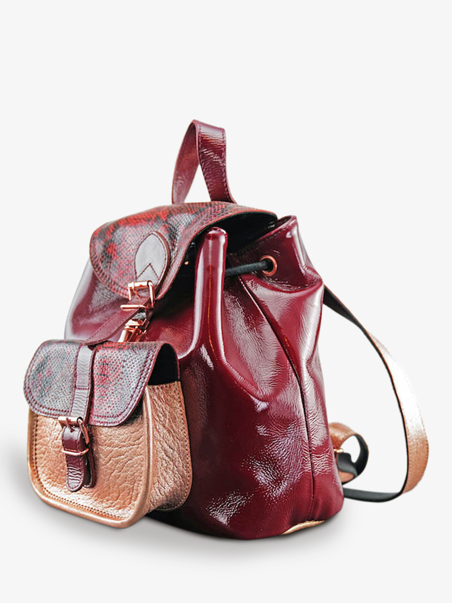 Foto-Seitenansicht-Rucksack-aus-Leder-für-Damen-LeBaroudeur-Passion-Paul-Marius-M40-PA