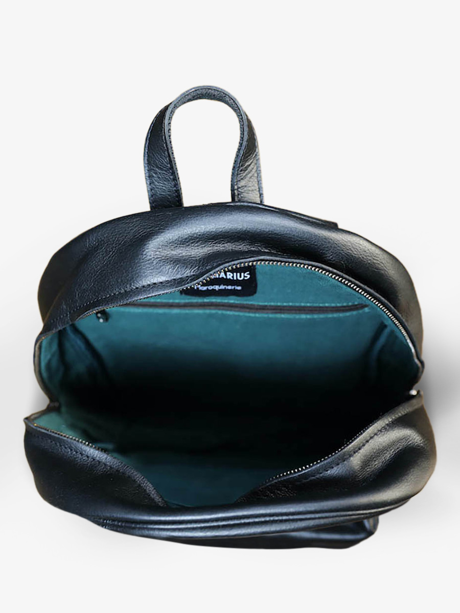 Foto-Innenansicht-Rucksack-aus-braunem-Leder-LeMariol-Tabak-Paul-Marius-M200-MK