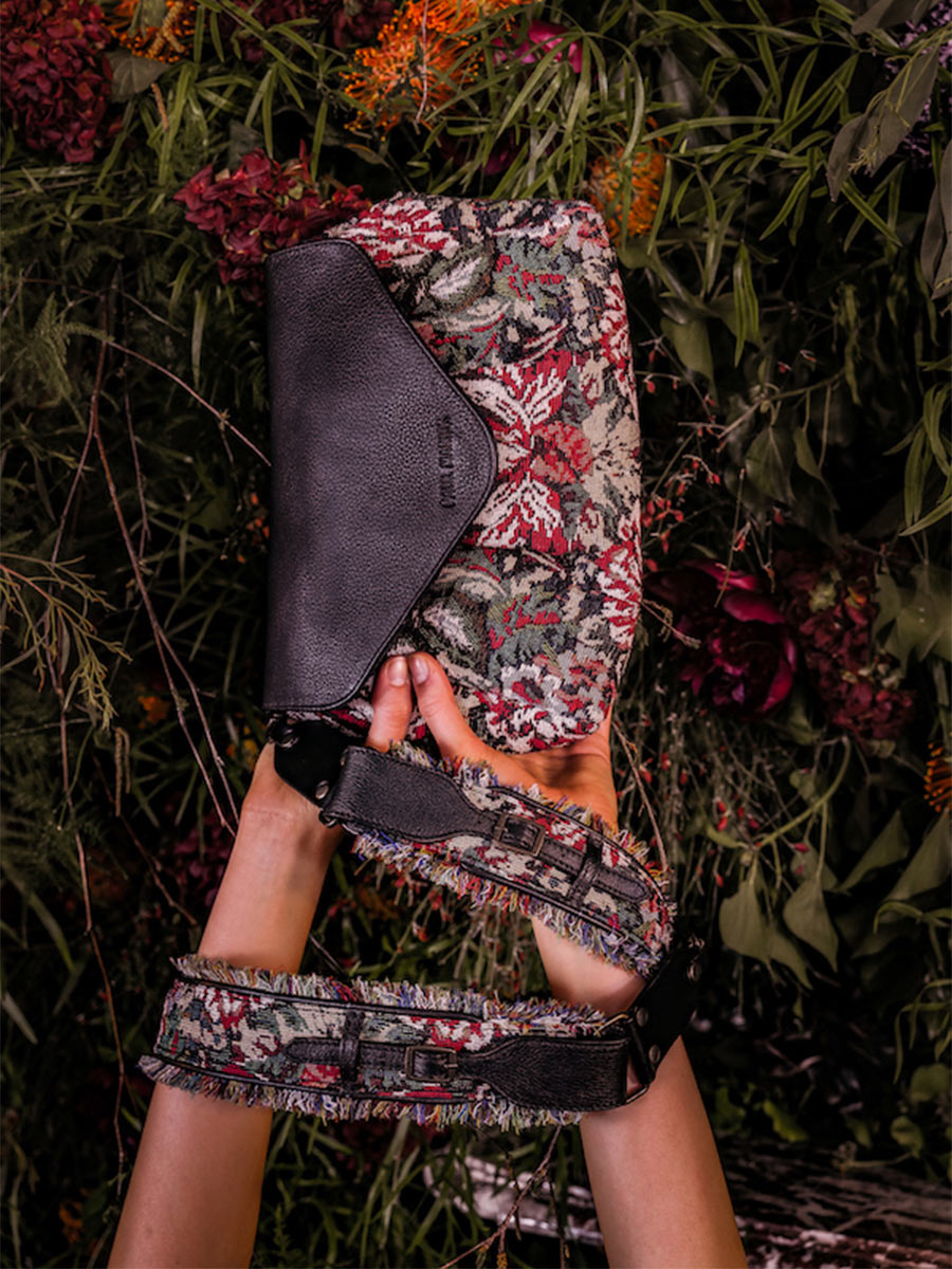 Foto-Vorderansicht-Umhängetasche-Leder-Paulmarius-Suzon-M-Boheme-Paul-Marius-W25M-CNV-B