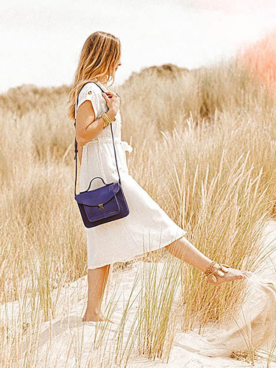 Foto-Vorderansicht-Umhängetasche-Leder-Damen-blau-Mademoiselle George-Ägyptisch-blau-Paul Marius-W05-EGB