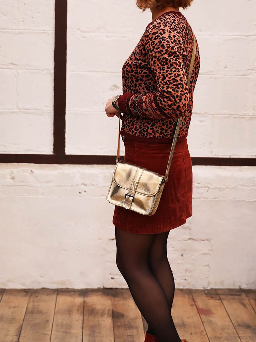 Foto-Tragemuster-kleine-Umhängetasche-Leder-Damen-goldfarben-L'Essentiel-goldfarben-Paul-Marius-M21-G