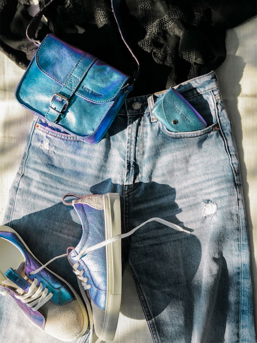 Foto-Material-kleine-Umhängetasche-Leder-Damen-blau-Lessentiel-Scarabee-Paul-Marius-M21-P-Blu