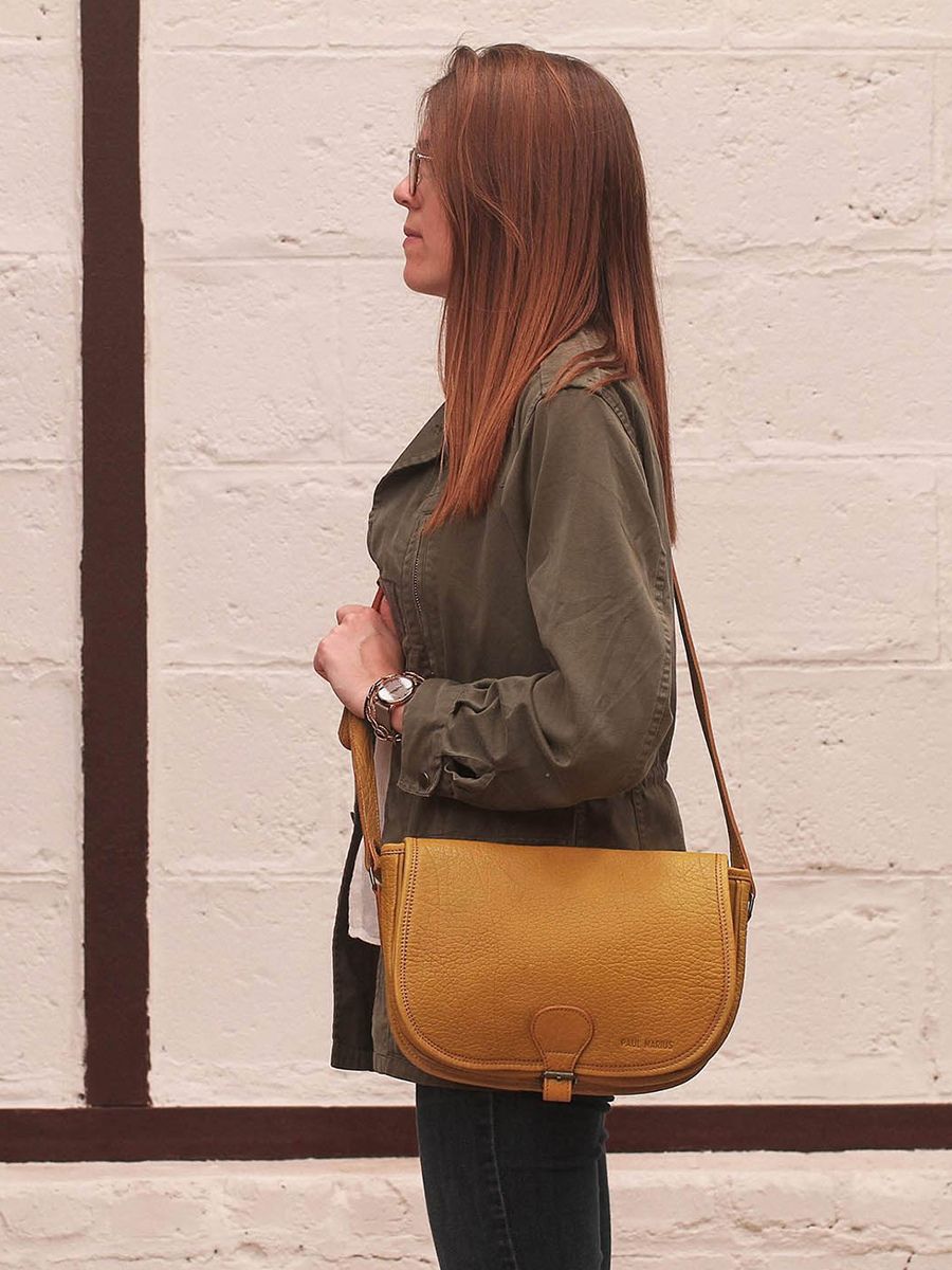 Foto-Tragetasche-Umhängetasche-Leder-Damen-gelb-levagabond-safran-paul-marius-m44l-y