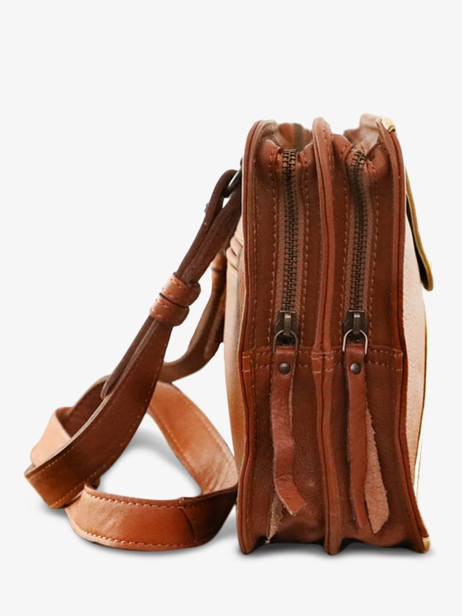 Foto-Seitenansicht-Umhängetasche-Leder-Damen-braun-gold-LeGraphique-natur-gold-paul-marius-w17-l-g
