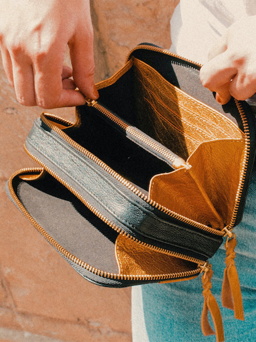 Foto-Tragetasche-Gürteltasche-Leder-Damen-schwarz-gold-Paula-schwarz-gold-Paul-Marius-M66-B-G