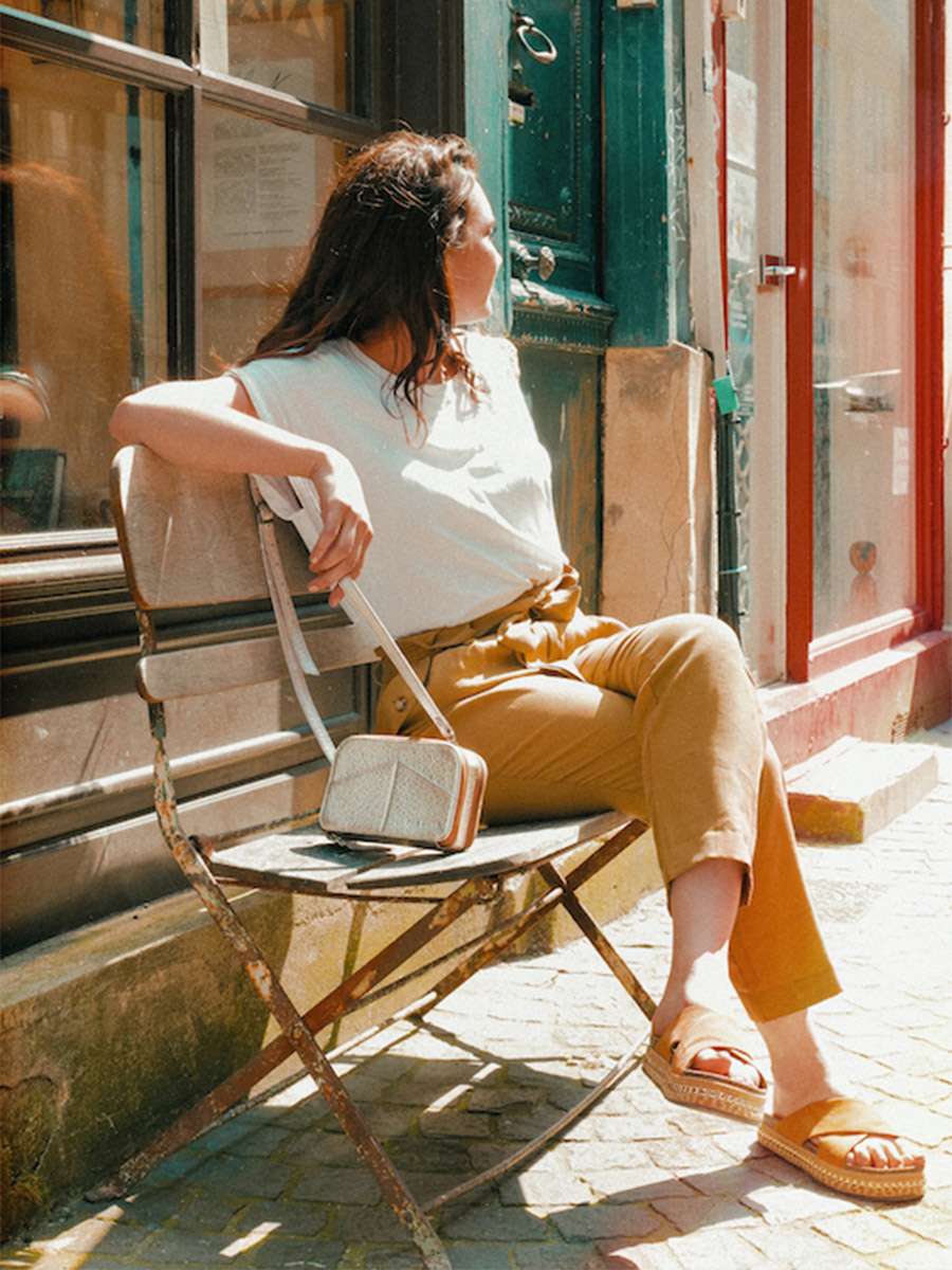 Foto-Tragetasche-Gürteltasche-Leder-Damen-silber-Paula-Bernstein-silber-Paul-Marius-M66-BS