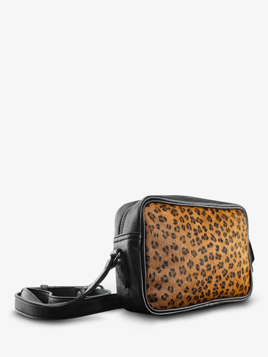 Foto-Seitenansicht-Ledertasche-für-Damen-schwarz-limpertinent-leopard-schwarz-paul-marius-w22-lp-b