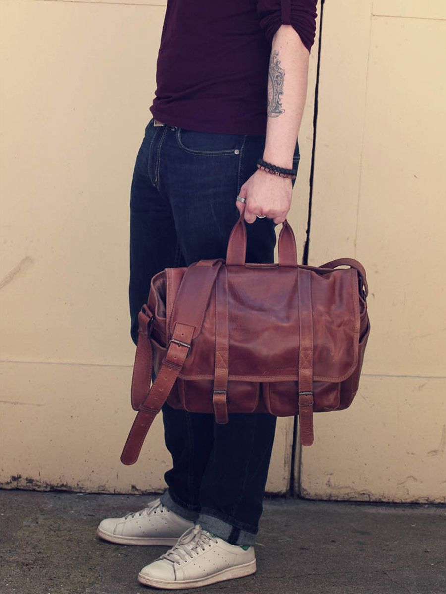 foto-ansicht-von-der-seite-fototasche-aus-silberfarbenem-leder-lereporter-indus-paul-marius-m54-d