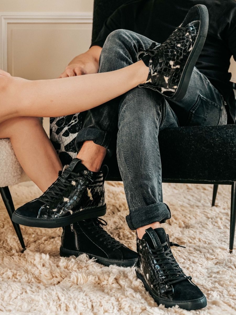 Foto-Vorderansicht-Sneaker-Damen-Leder-schwarz-pm001-Caiman-schwarz-lackiert-Paul-Marius-pm001-c-b-s36