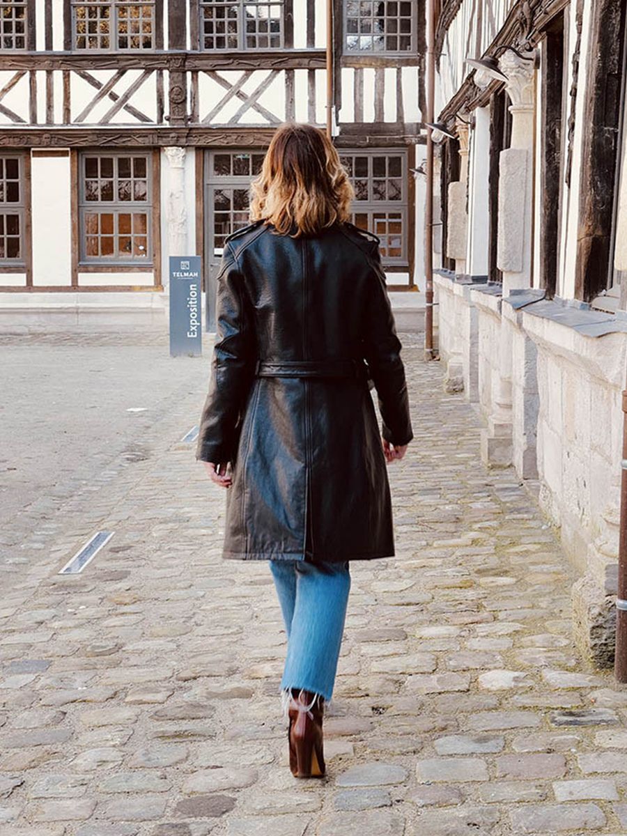 foto-rückenansicht-ledertrenchcoat-damen-schwarz-letrench-noir-paul-marius-wtc-b-s36