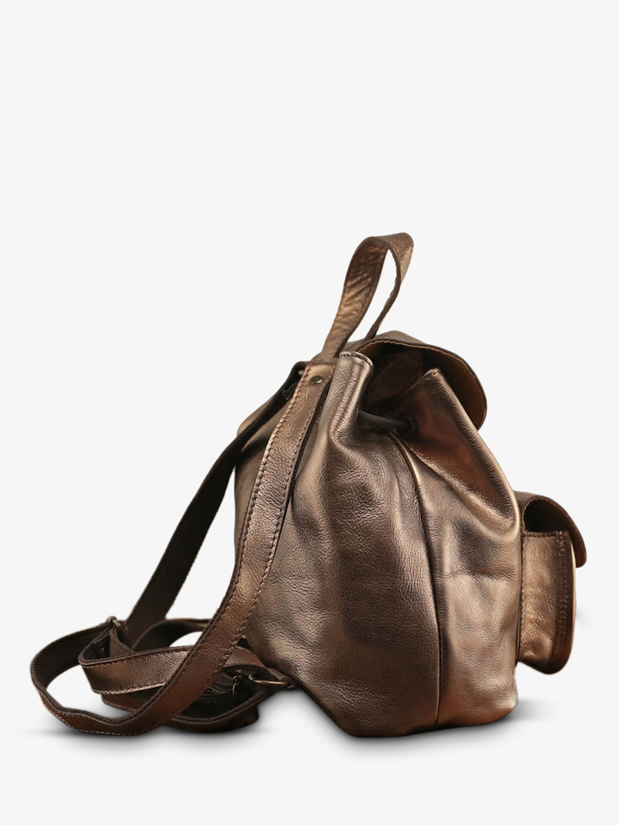 Foto-Seitenansicht-Rucksack-Leder-Damen-Kupfer-LeBaroudeur-Kupfer-Paul-Marius-M40-C