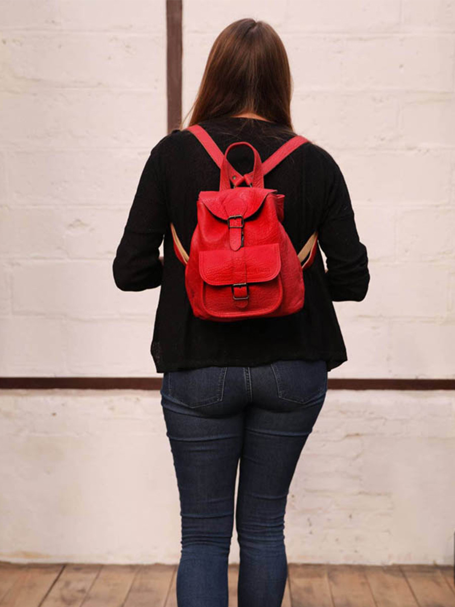 foto-trage-rucksack-leder-damen-rot-lebaroudeur-karminrot-paul-marius-m40-r