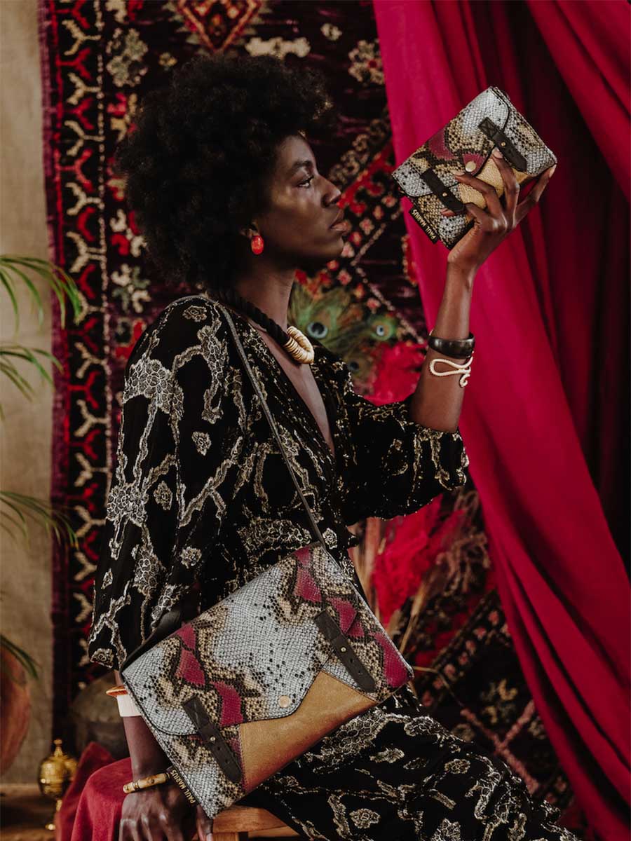 Foto-Seitenansicht-Umhängetasche-aus-Leder-für-Damen-Le-Mini-Indispensable-Byzance-Paul-Marius-W08S-BYZ