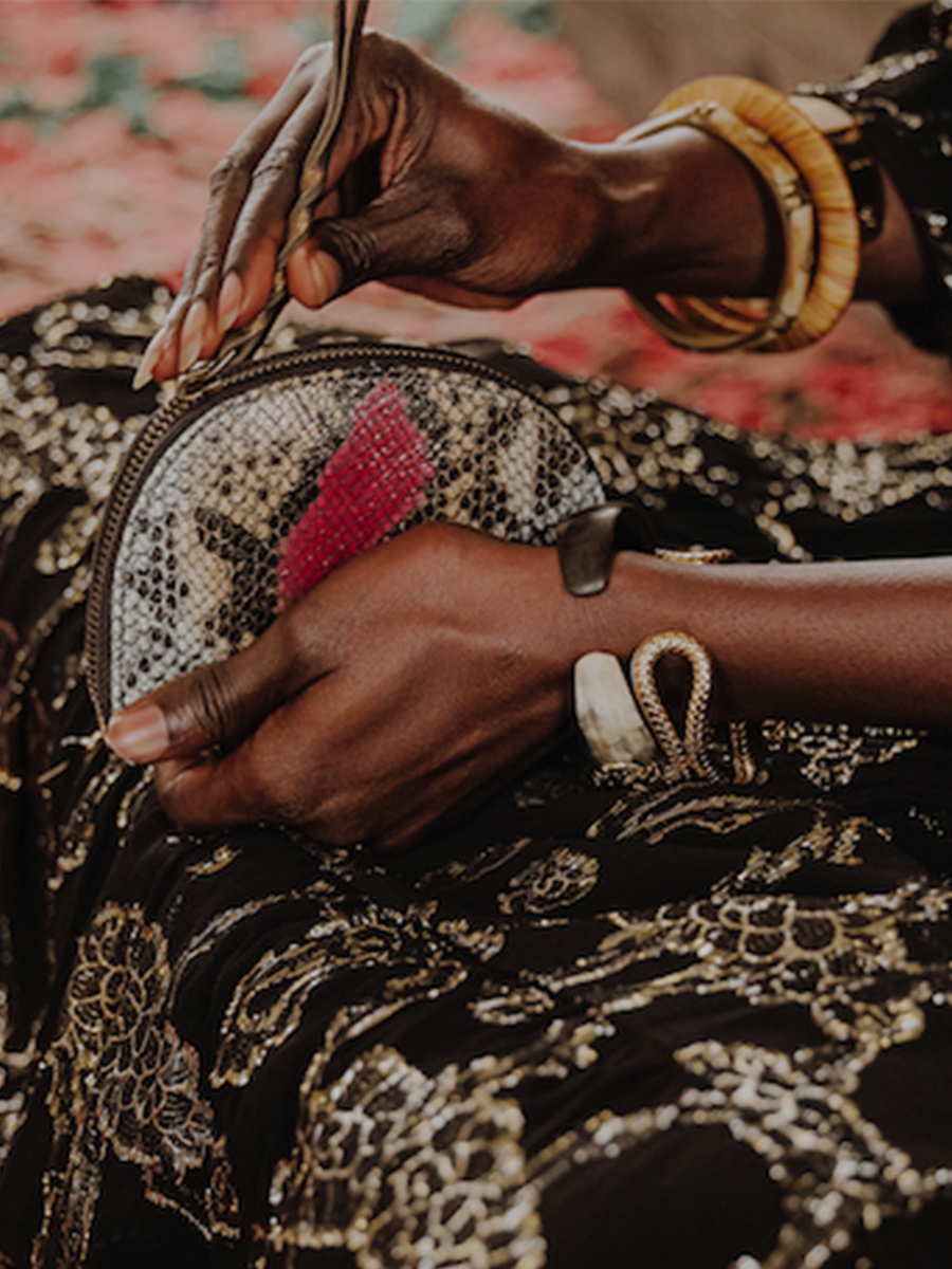 photo-portee-portefeuille-cuir-femme-leportefeuille-manon-byzance-paul-marius-m32-byz