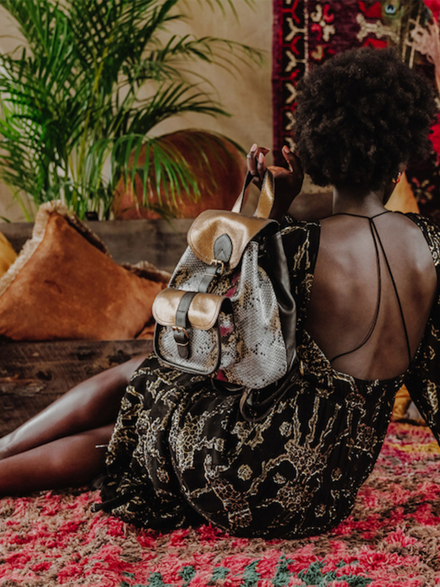 Foto-Seitenansicht-Rucksack-Leder-Damen-LeBaroudeur-Byzance-Paul-Marius-M40-Byz