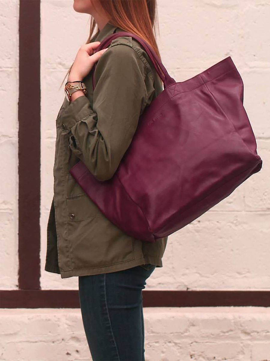 Foto-Tragetasche-Ledertasche-für-Damen-Paul Marius-Violett-MonPartenaire-M-Pflaume-Paul Marius-M300M-P