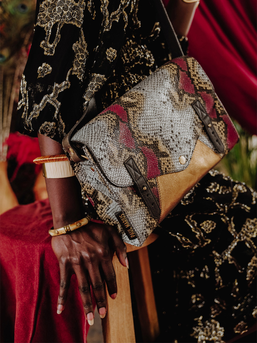 Foto-Seitenansicht-Umhängetasche-Leder-Damen-lindispensable-byzance-paul-marius-w08-byz