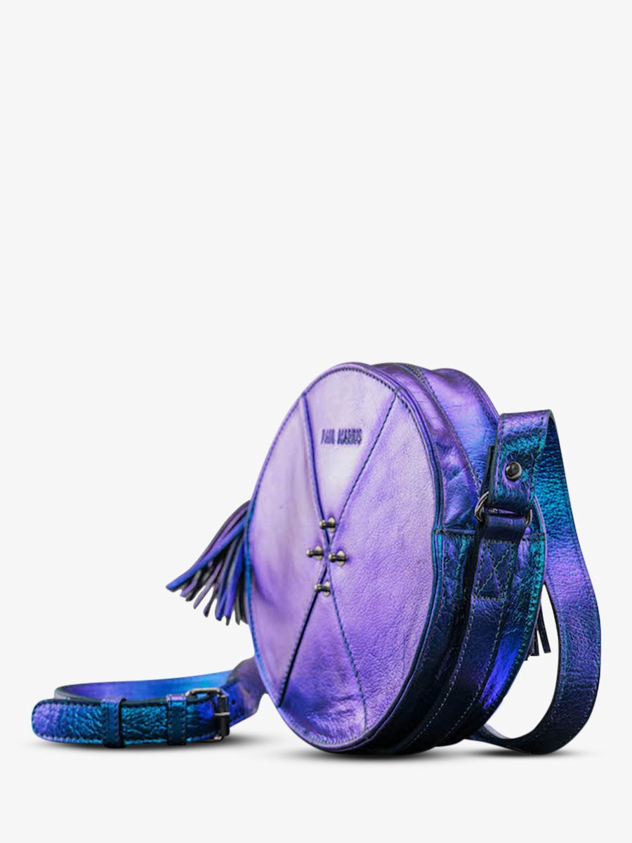 foto-seitenansicht-umhängetasche-leder-rund-damen-blau-monprecieux-scarabee-paul-marius-w18-p-blu