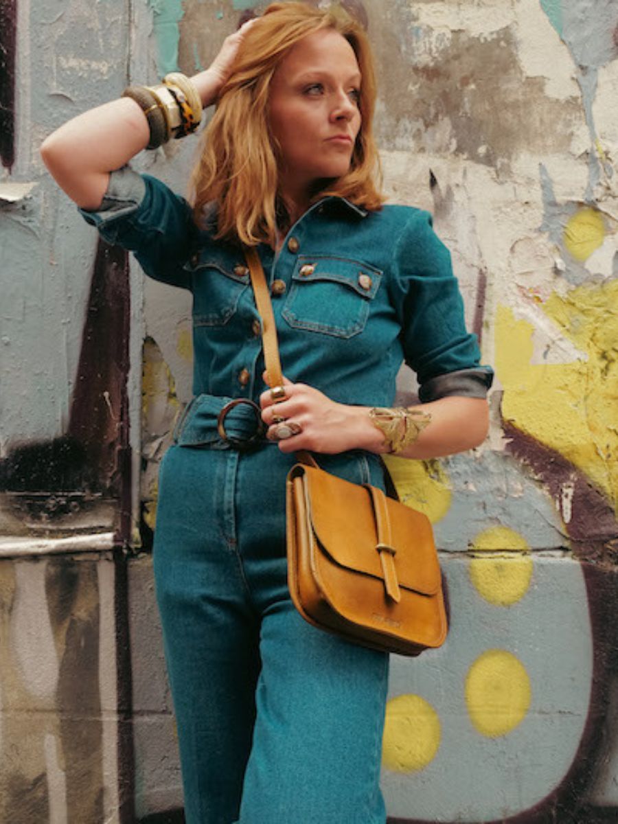 Foto-Tragetasche-Umhängetasche-Leder-Damen-braun-lagibeciere-honig-geölt-paul-marius-m24-ody