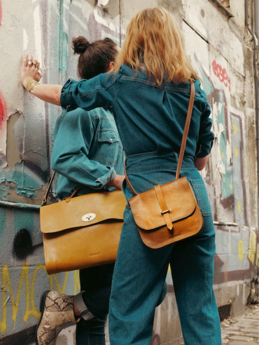 Foto-Rückansicht-Umhängetasche-Leder-Damen-braun-Lagibeciere-Honig-Öl-Paul-Marius-M24-ODY