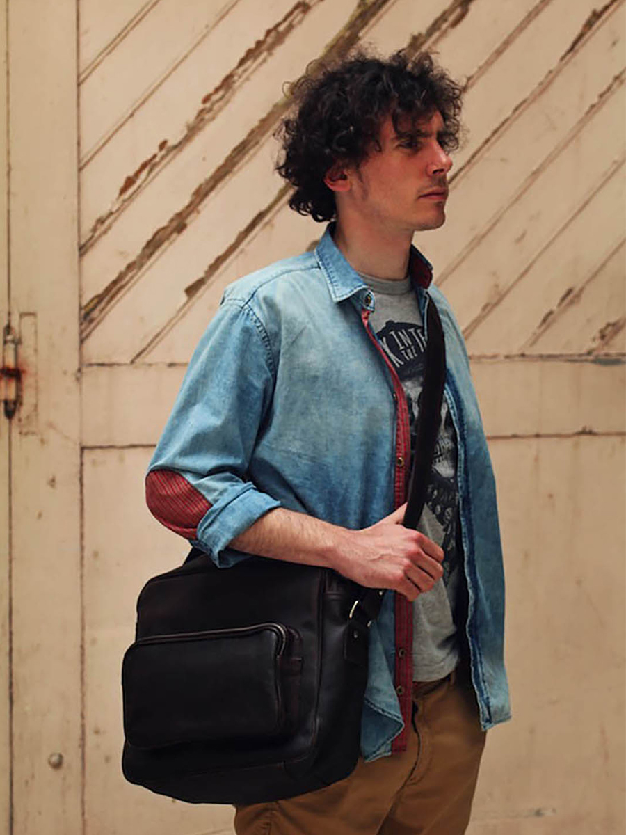 Foto-Tragegurt-Tasche-48h-Leder-Herren-schwarz-L'Eretro-Indus-Paul-Marius-M15-D