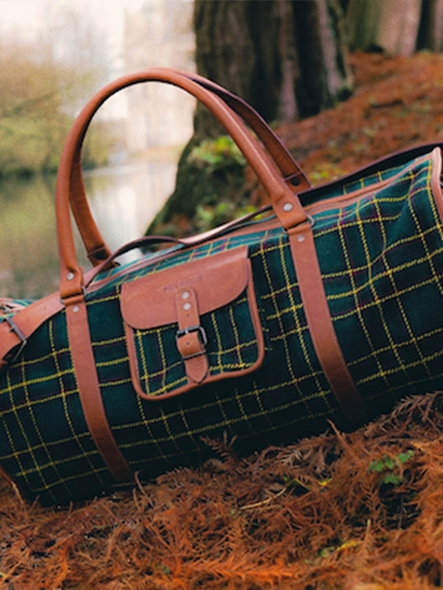 Foto-Seitenansicht-Reisetasche-aus-Leder-LeVoyageur-XL-Celtik-Paul-Marius-M08S60-SCO-GR-OL