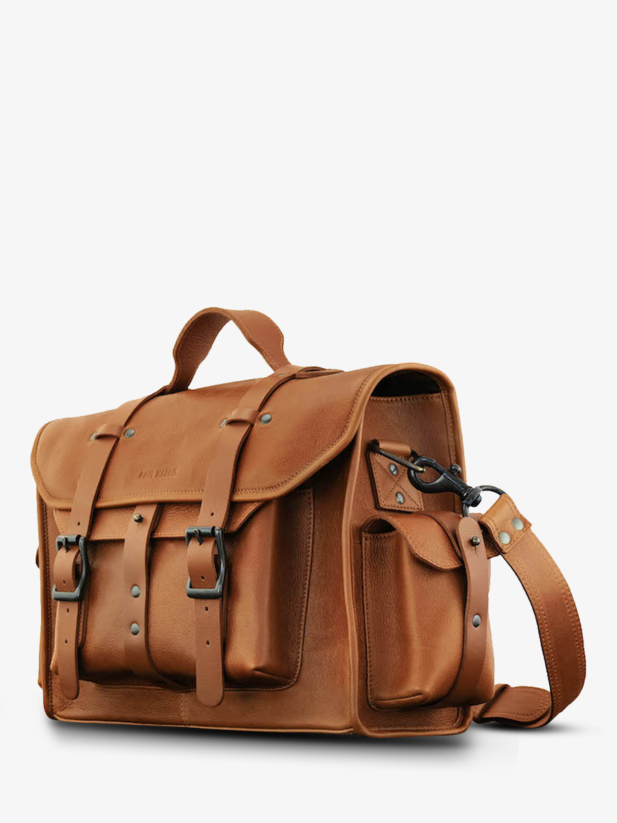 Foto-Seitenansicht-Motorradtasche-aus-braunem-Leder-LeNomade-M-naturbelassen-geölt-Paul-Marius-M100M-OL