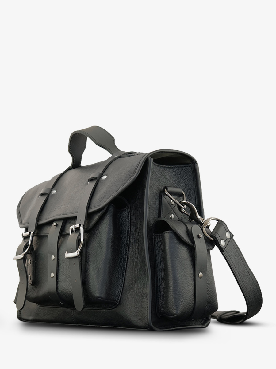 Foto-Seitenansicht-Motorradtasche-aus-schwarzem-Leder-LeNomade-M-schwarz-Öl-Paul-Marius-M100M-obl