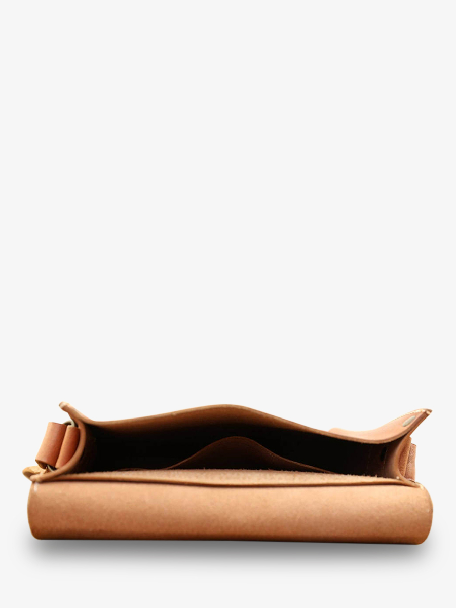 Foto-Innenansicht-Ledertasche-für-Herren-braun-LeJournalier-naturbelassen-Paul-Marius-P03-L
