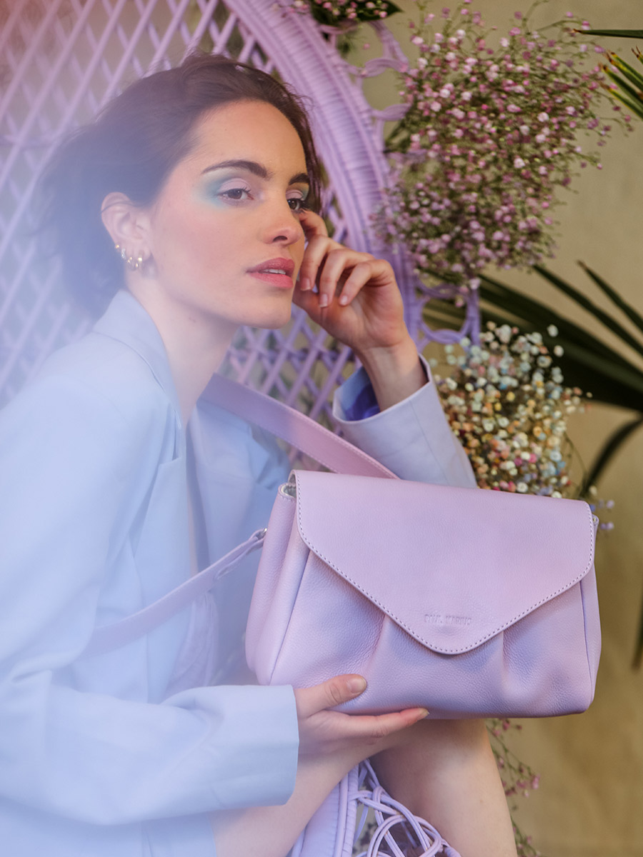 Foto-Material-Umhängetasche-Leder-violett-Suzon-M-Pastel-Lilas-Paul-Marius-W25M-PT-P
