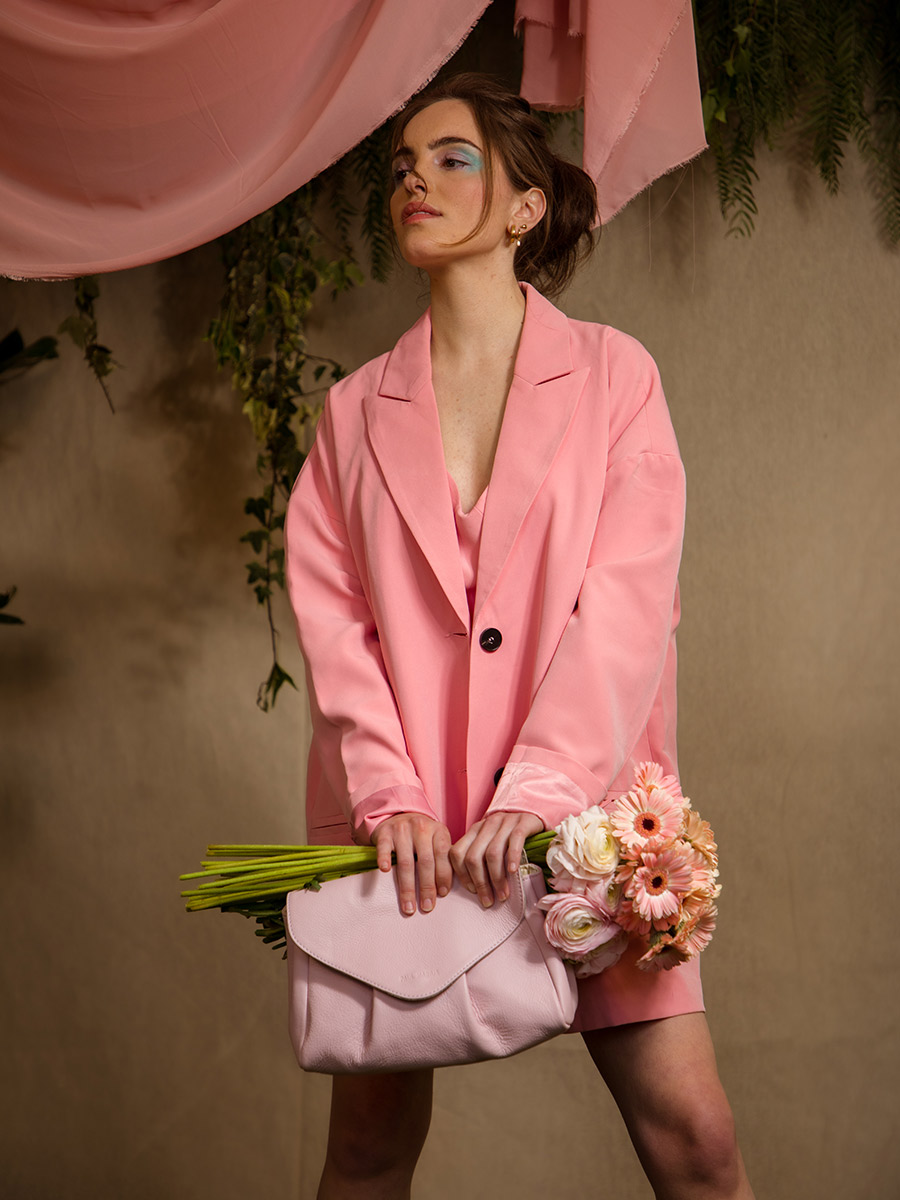 Foto-Vorderansicht-Umhängetasche-Leder-rosa-Suzon-M-Pastel-Puder-Paul-Marius-W25M-PT-PI