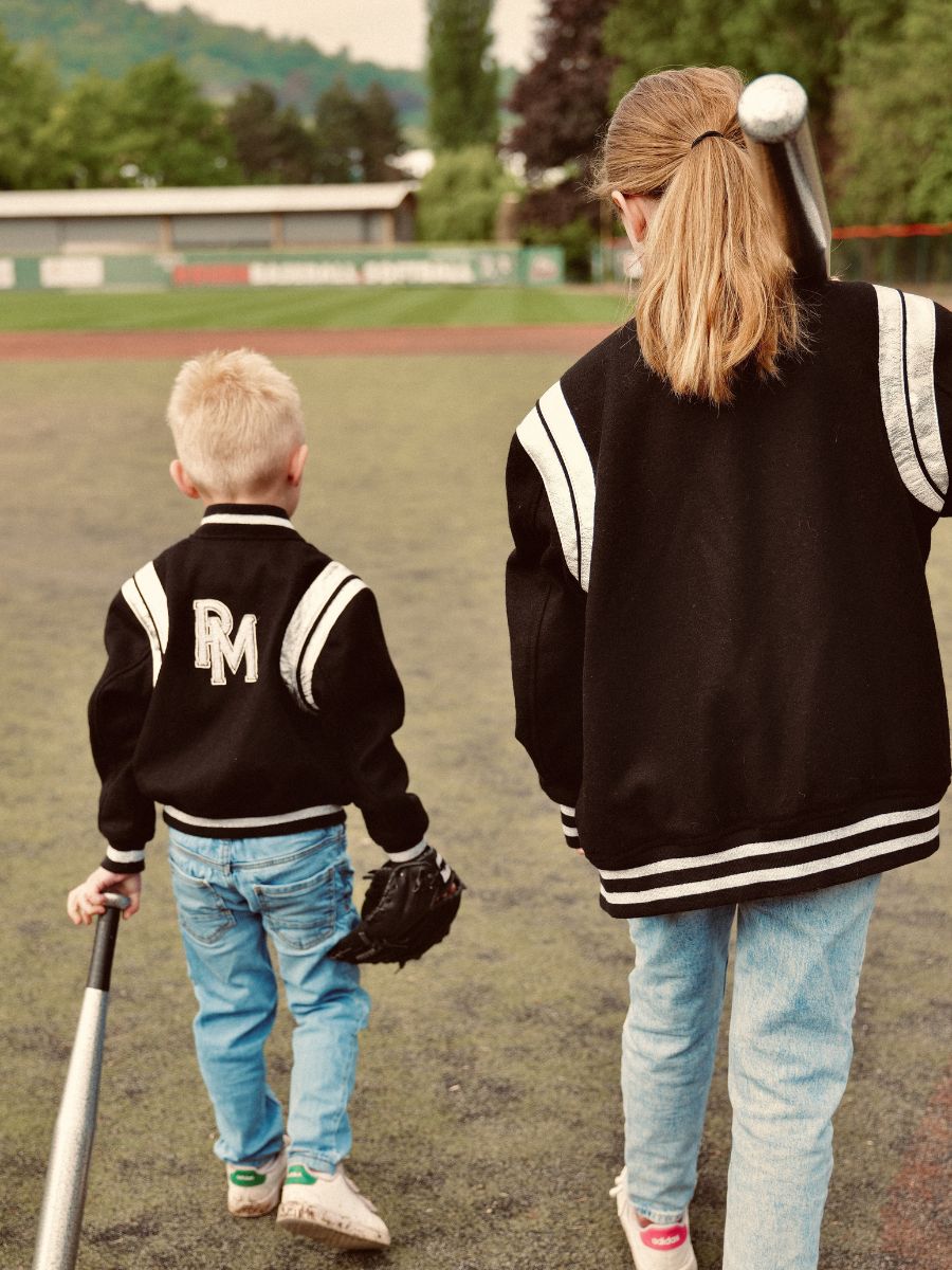 Foto-Vorderansicht-Teddy-Jacke-aus-Leder-und-Stoff-Leteddy-50er-Jahre-Kinder-schwarz-Paul-Marius-Tdy-Fifties-B-2a